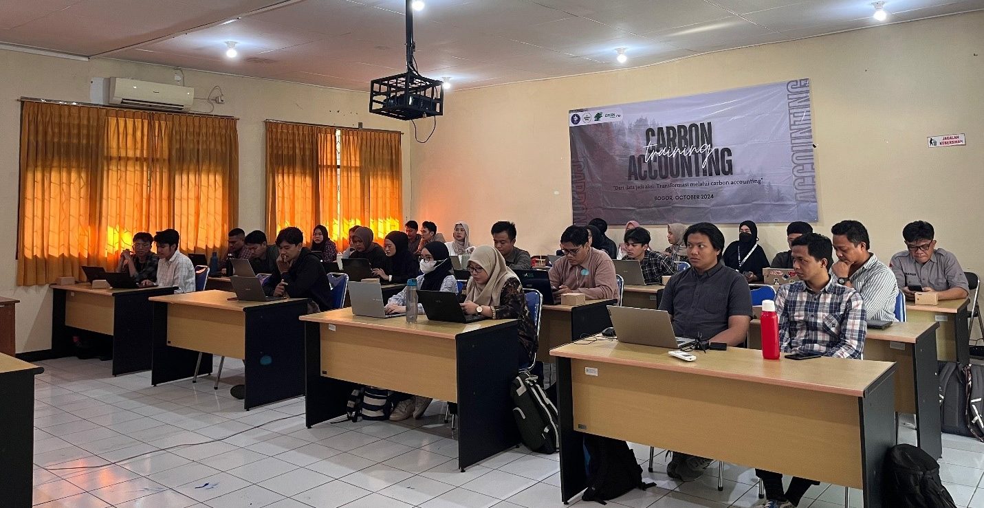 FORMA IPH DAN PT. CEDAR KARYATAMA LESTARINDO SELENGGARAKAN PELATIHAN "CARBON ACCOUNTING" UNTUK MAHASISWA PASCASARJANA IPB UNIVERSITY